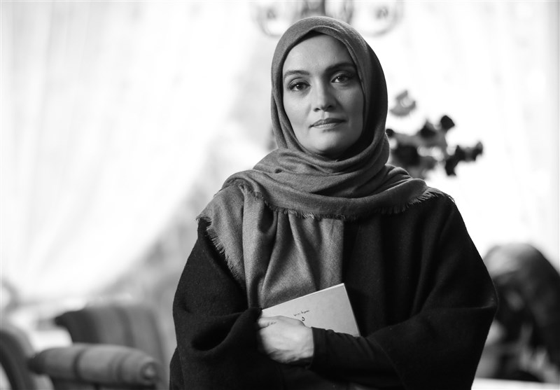 بر سر دو راهی