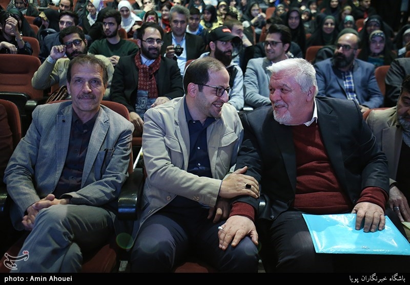 جشن انتشار کتاب اکنون