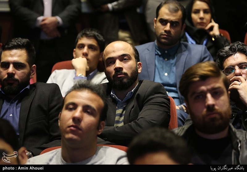 جشن انتشار کتاب اکنون