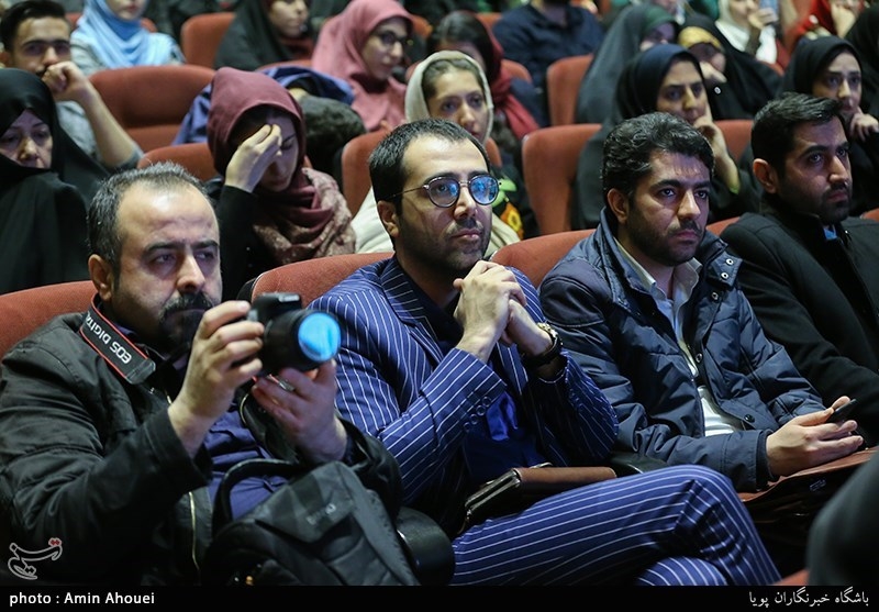 جشن انتشار کتاب اکنون