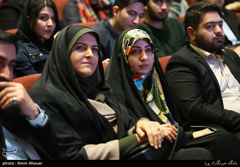 جشن انتشار کتاب اکنون