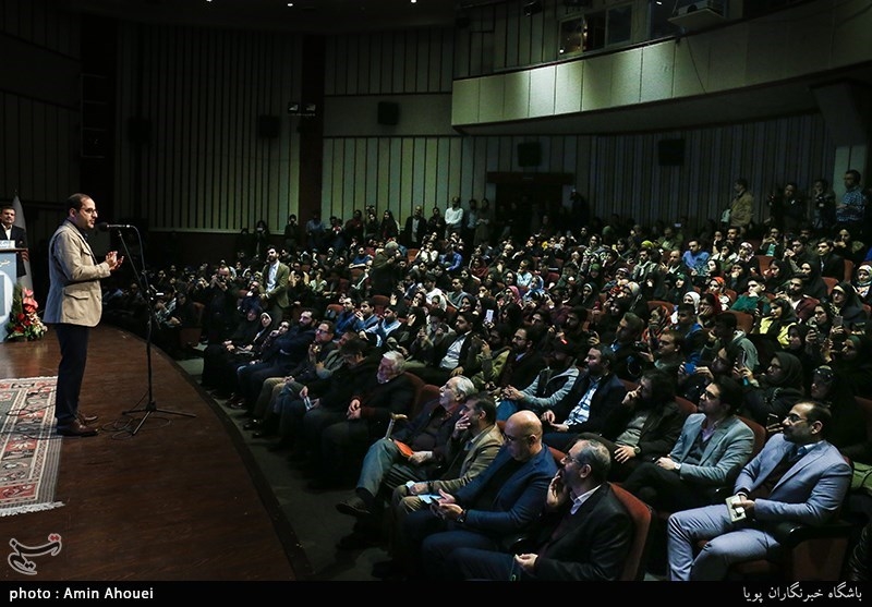 جشن انتشار کتاب اکنون