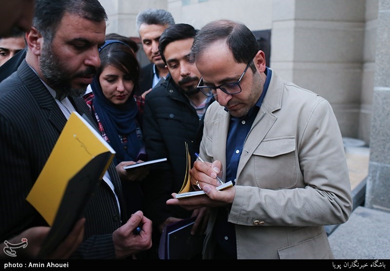 جشن انتشار کتاب اکنون