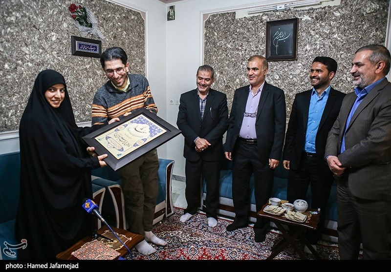 تجلیل جامعه قرآنی از سارا وهب فرزند شهید محمدعلی وهب رزمنده حزب الله لبنان