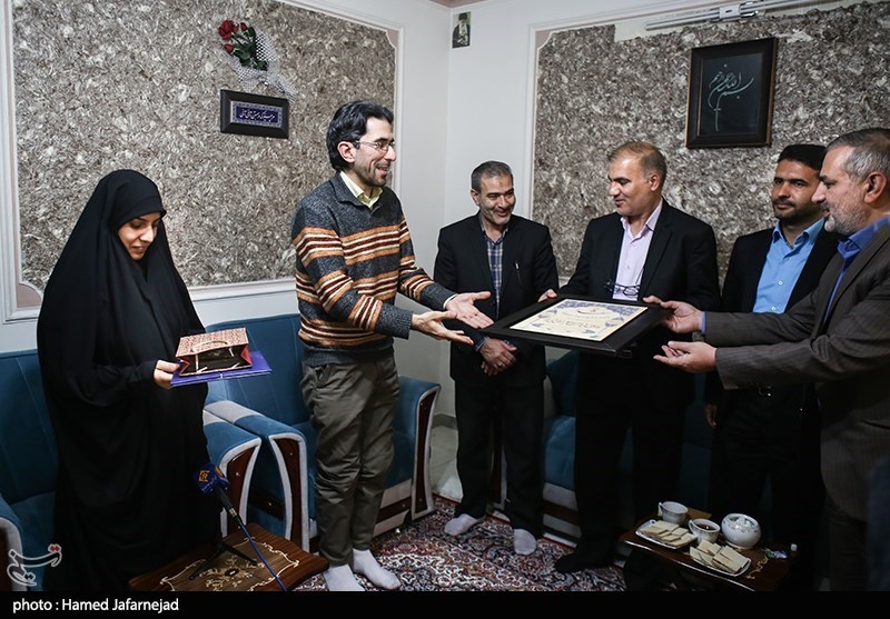 تجلیل جامعه قرآنی از سارا وهب فرزند شهید محمدعلی وهب رزمنده حزب الله لبنان