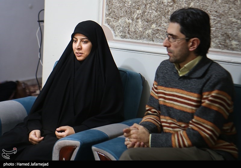 سارا وهب فرزند شهید محمدعلی وهب رزمنده حزب الله لبنان و همسرش