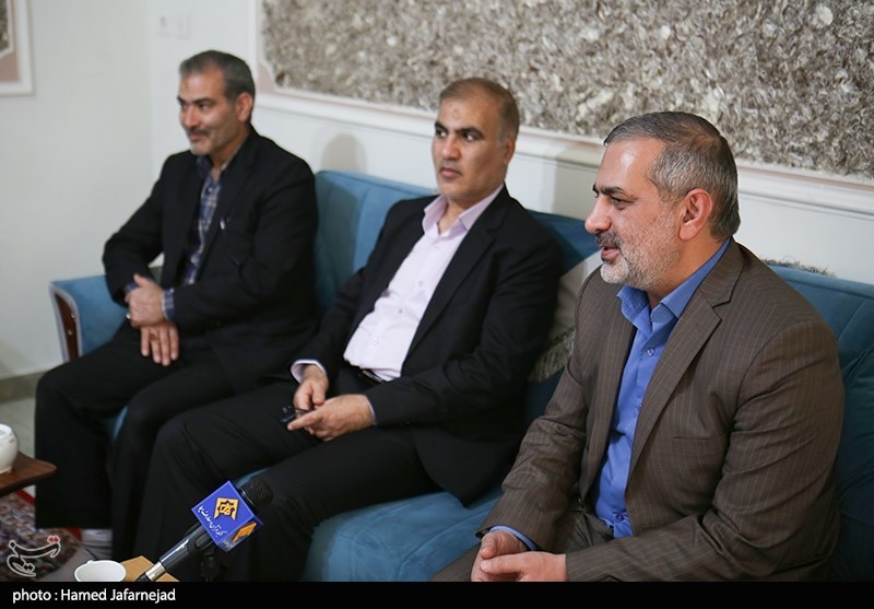 دیدار جامعه قرآنی با خانواده شهید محمدعلی وهب رزمنده حزب الله لبنان