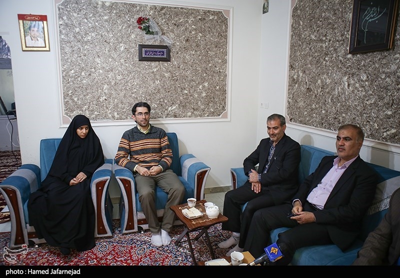 دیدار جامعه قرآنی با خانواده شهید محمدعلی وهب رزمنده حزب الله لبنان