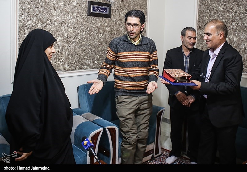 تجلیل جامعه قرآنی از سارا وهب فرزند شهید محمدعلی وهب رزمنده حزب الله لبنان