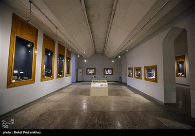 دارای شش تالار بزرگ است و آثار به نمایش درآمده در آن حاصل بخشی از حفاریهای منطقه شوش و چغازنبیل می باشد.