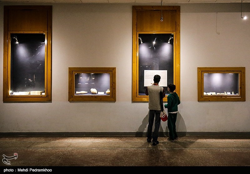 آثار این موزه به دوره پیش از تمدن عیلام تا دوران پس از اسلام تعلق دارد.