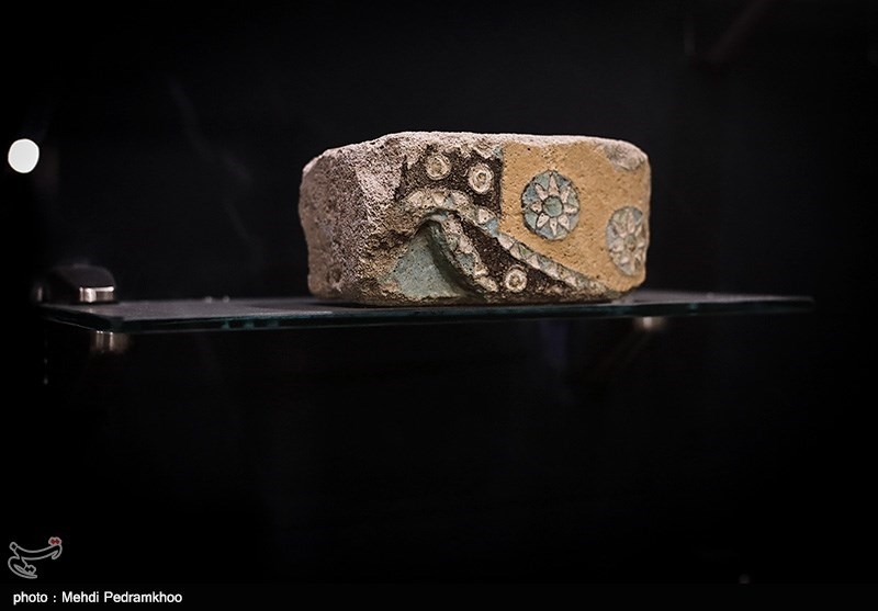 دارای شش تالار بزرگ است و آثار به نمایش درآمده در آن حاصل بخشی از حفاریهای منطقه شوش و چغازنبیل می باشد.