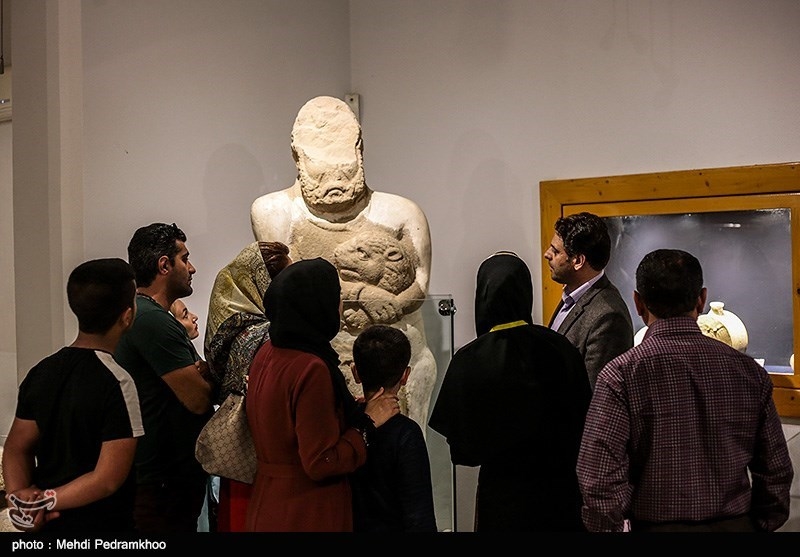 دارای شش تالار بزرگ است و آثار به نمایش درآمده در آن حاصل بخشی از حفاریهای منطقه شوش و چغازنبیل می باشد.