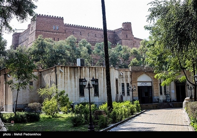 دارای شش تالار بزرگ است و آثار به نمایش درآمده در آن حاصل بخشی از حفاریهای منطقه شوش و چغازنبیل می باشد.