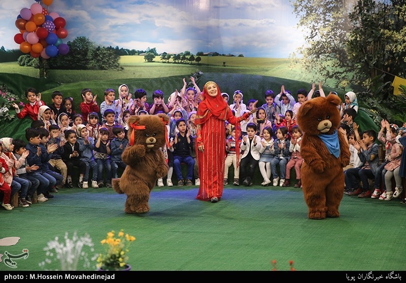 ملیکا زارعی مجری برنامه تلویزیونی دهکده کوهستانی