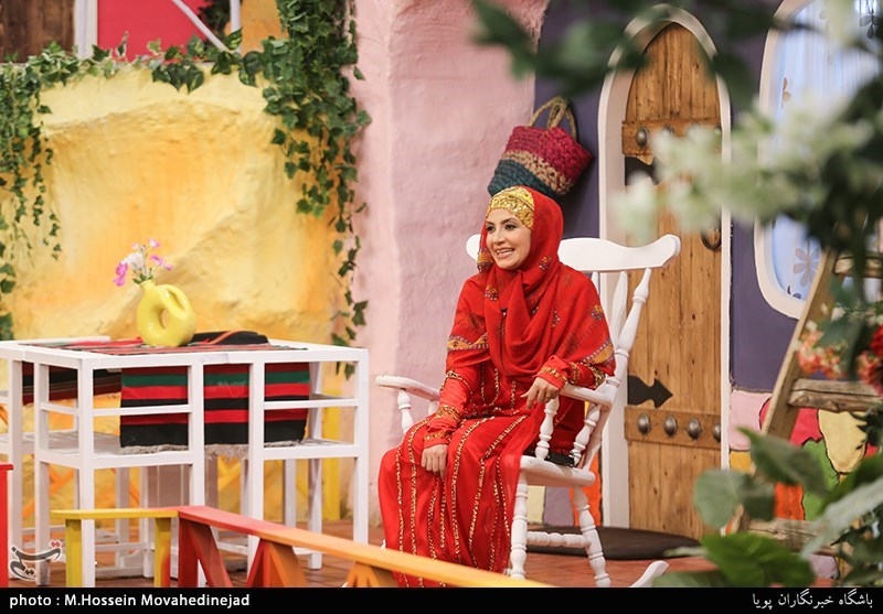 ملیکا زارعی مجری برنامه تلویزیونی دهکده کوهستانی