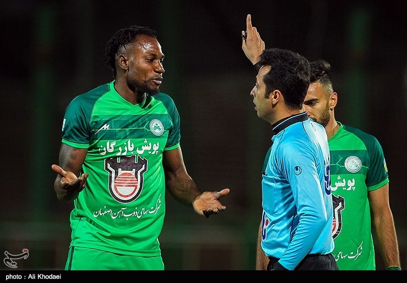 دیدار تیم های ذوب آهن و سپید رود رشت