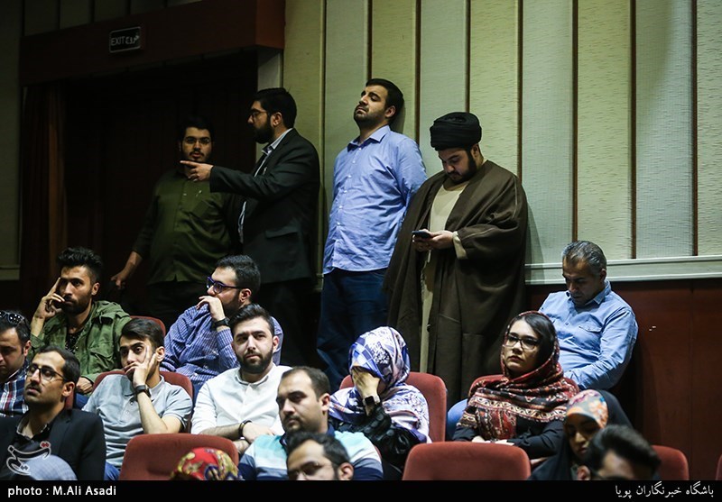 مراسم رونمایی از کتاب شعر ساده