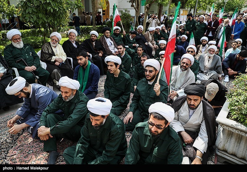 تجمع طلاب و روحانیون حوزه علمیه مروی در حمایت از سپاه