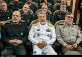 امیر محمدحسین دادرس جانشین فرمانده کل ارتش، حبیب‌الله سیاری معاون هماهنگ‌کننده ارتش و سردار احمد وحیدی رئیس دانشگاه عالی دفاع ملی در مراسم تودیع و معارفه فرمانده سپاه پاسداران انقلاب اسلامی