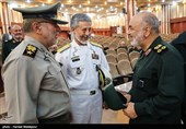 سرلشکر حسین سلامی فرمانده کل سپاه، امیر حبیب‌الله سیاری معاون هماهنگ‌کننده ارتش و امیر محمدحسین دادرس جانشین فرمانده کل ارتش در مراسم تودیع و معارفه فرمانده کل سپاه پاسداران انقلاب اسلامی