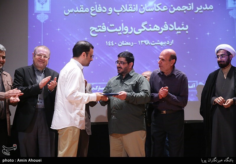 مراسم تکریم و معارفه مدیر انجمن عکاسان انقلاب و دفاع مقدس