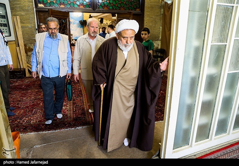 حجت الاسلام و المسلمین حسین انصاریان استاد اخلاق در مسجد حضرت امیر(ع)