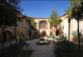 بیت لطفعلیان فی ملایر.. حیث تواصل الجدران روایة حکایات الماضی