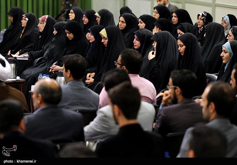 دیدار جمعی از شاعران و اهالی فرهنگ و ادب  با مقام معظم رهبری