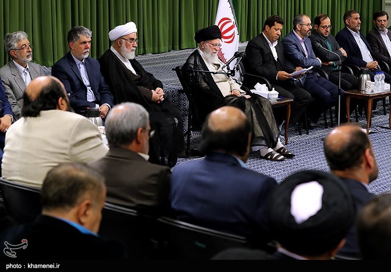 دیدار جمعی از شاعران و اهالی فرهنگ و ادب  با مقام معظم رهبری