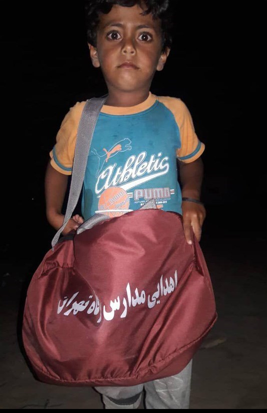 اقدام قابل تحسین دانش‌آموزان دبستانی برای کمک به کودکان سیل‌زده خوزستان