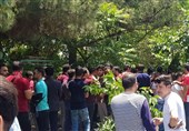 تجمع تعدادی از هواداران پرسپولیس مقابل وزارت ورزش