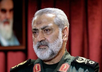 دستی به سمت رهبر انقلاب دراز شود دشمن را به آتش می‌کشیم