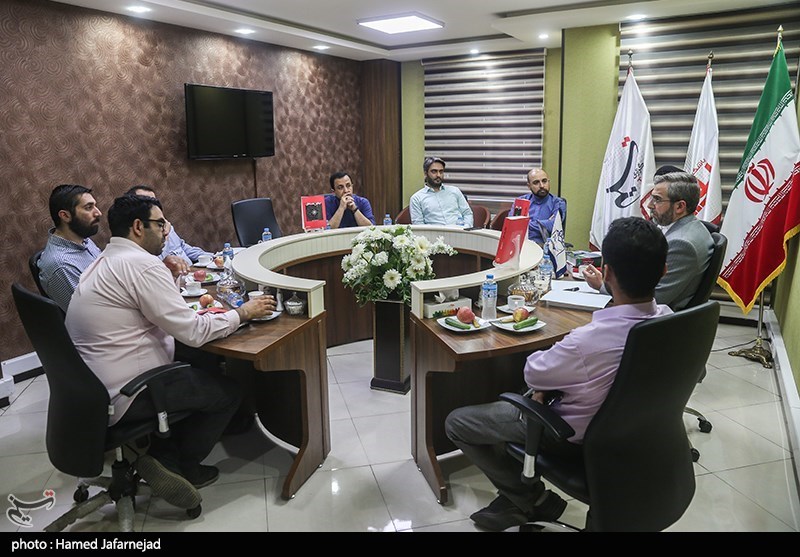 نشست نقد و بررسی کتاب چالش هسته ای  با حضور علی باقری معاون سابق دبیر شورای عالی امنیت ملی و حجت الاسلام سیدمحمود نبویان نویسنده کتاب