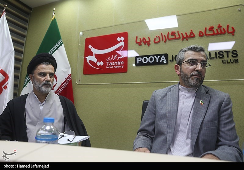 نشست نقد و بررسی کتاب چالش هسته ای  با حضور علی باقری معاون سابق دبیر شورای عالی امنیت ملی و حجت الاسلام سیدمحمود نبویان نویسنده کتاب