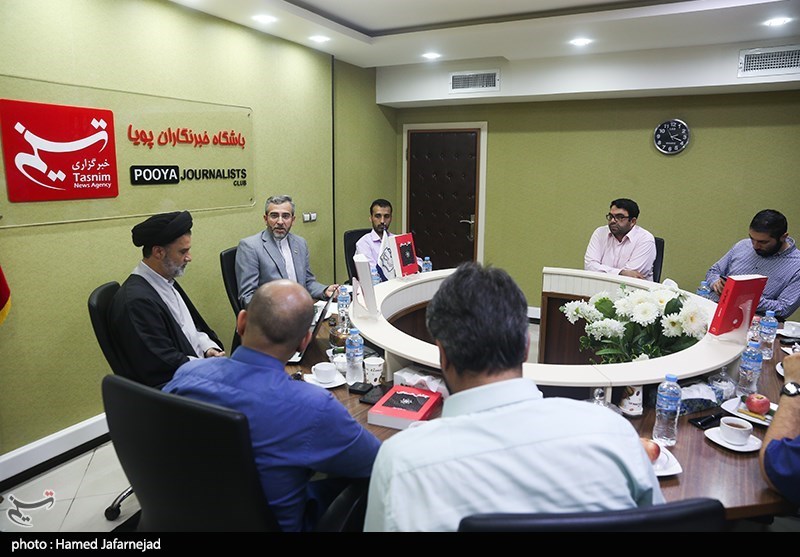 نشست نقد و بررسی کتاب چالش هسته ای  با حضور علی باقری معاون سابق دبیر شورای عالی امنیت ملی و حجت الاسلام سیدمحمود نبویان نویسنده کتاب