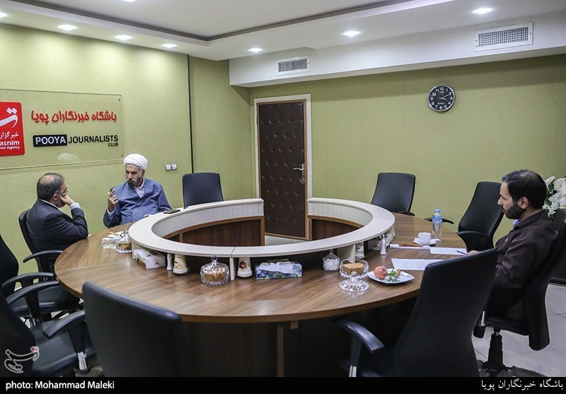 حجت الاسلام پیروزمند قائم مقام فرهنگستان علوم انسانی و محمدهادی همایون، عضو هیئت امنای دانشگاه امام صادق (ع)