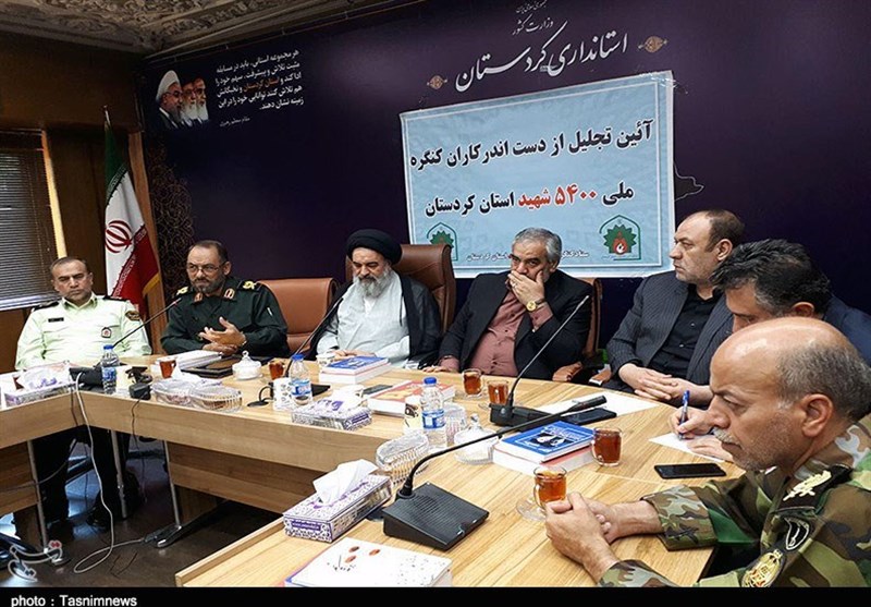 آئین تجلیل از دست‌اندرکاران کنگره ملی 5400 شهید کردستان به‌روایت تصویر