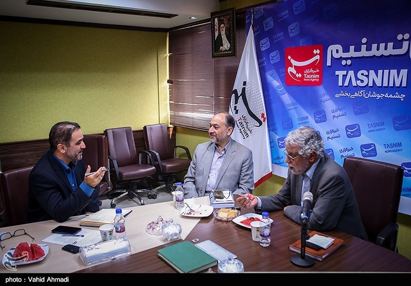 میزگرد درباره "تبیین مقاومت از منظر رهبر معظم انقلاب