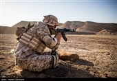 میدان تیر دقت سلاح کلاشنیکف AK-103 در آغاز مسابقه تیراندازی ترکیبی روز نخست مرحله نهایی اولین دوره مسابقات تیراندازی یگان ویژه فاتحین