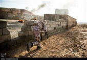 در روز دوم مرحله نهایی اولین دوره مسابقات تیراندازی یگان ویژه فاتحین در مرحله تاکتیکال نفرات با حرکت در محیط شهری شبیه سازی شده ،اهداف تعیین شده را مورد اصابت قرار می دهند .