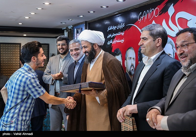 تقدیر از علی افشار بازیگر نقش داوود در سریال گاندو