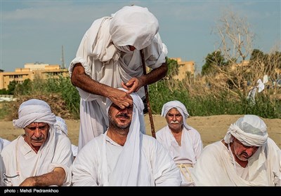 غسل تعمید مندائیان در رود کارون