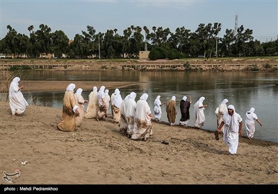 غسل تعمید مندائیان در رود کارون