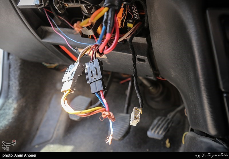 خودروهای قطعه‌قطعه شده و قطعات کشف شده توسط کلانتری 134 شهرک قدس