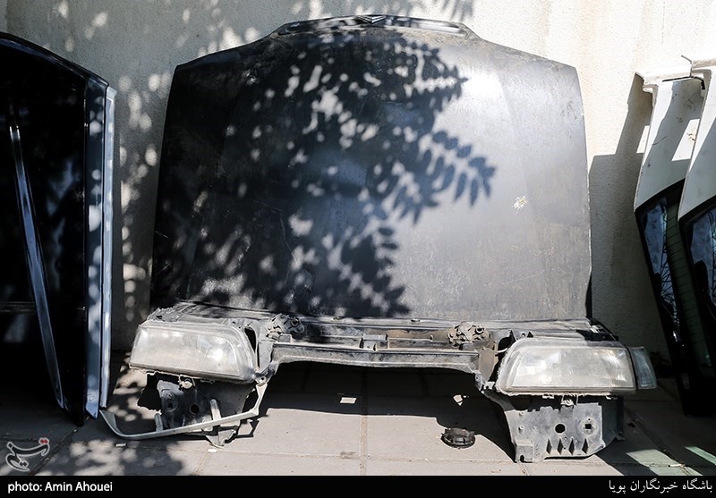 خودروهای قطعه‌قطعه شده و قطعات کشف شده توسط کلانتری 134 شهرک قدس