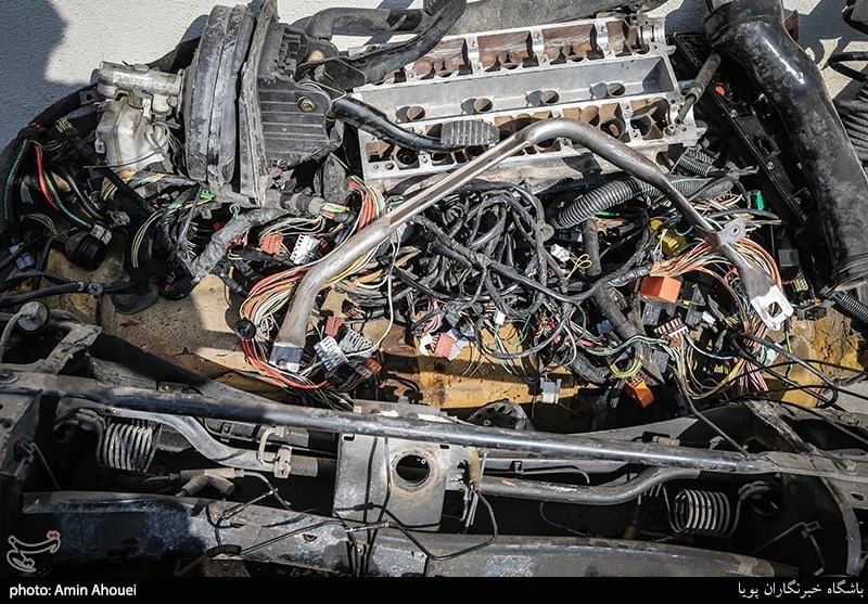 خودروهای قطعه‌قطعه شده و قطعات کشف شده توسط کلانتری 134 شهرک قدس
