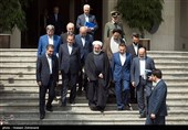 حسن روحانی رئیس جمهور به همراه اعضای هیئت دولت در جمع خبرنگاران