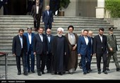 حسن روحانی رئیس جمهور به همراه اعضای هیئت دولت در جمع خبرنگاران