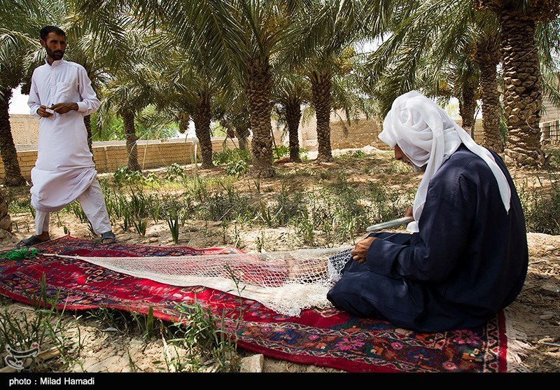 عبدالحسن تنها فرد باقی مانده از نسلی است كه سال های سال تور بافته اند و برادرانش كه پس از او اين كار را انجام می دادند همگي از دنيا رفته اند و ميراث تور بافی را برای ابو عباس به يادگار گذاشته اند.